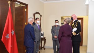 Embajadora y Agregado de Defensa de Reino Unido realizan saludo protocolar al Estado Mayor Conjunto