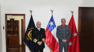 Jefe del Estado Mayor Conjunto recibe el saludo protocolar del Comandante en Jefe de la Armada con motivo del aniversario del Estado Mayor Conjunto