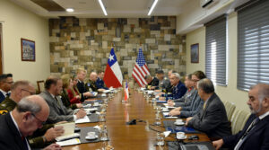 Comandante del Comando Sur de EE.UU. sostiene encuentros de cooperación de defensa en el Estado Mayor Conjunto