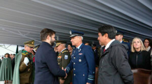 Jefe del Estado Mayor Conjunto participa en aniversario de Carabineros en Puerto Montt