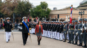 Subjefe del Estado Mayor Conjunto preside conmemoración del Día de las Glorias Navales en Santiago