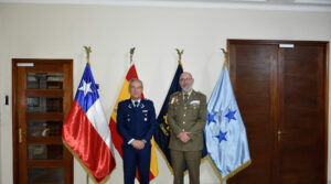 Saludo Protocolar del Director de la Escuela Superior de las Fuerzas Armadas de España al Jefe del Estado Mayor Conjunto