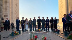 Ceremonia de encendido de la llama de la tumba del “Soldado Desconocido” con la presencia de delegación del Estado Mayor Conjunto