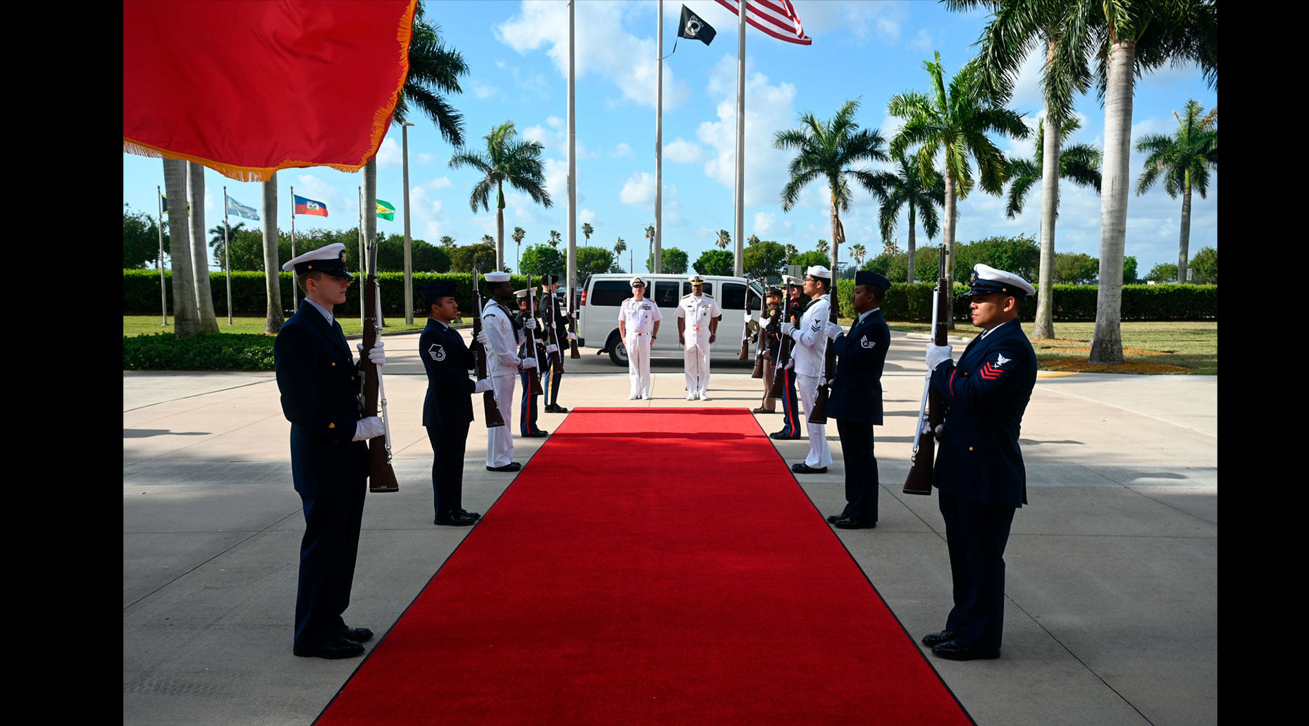 JEFE DEL EMCO VICEALMIRANTE PABLO NIEMANN VISITA COMANDO SUR DE LOS ESTADOS UNIDOS