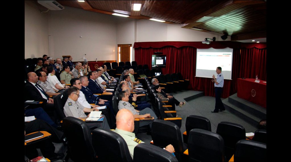JEFE DEL EMCO EXPONE EN SEMINARIO DE LA ANEPE