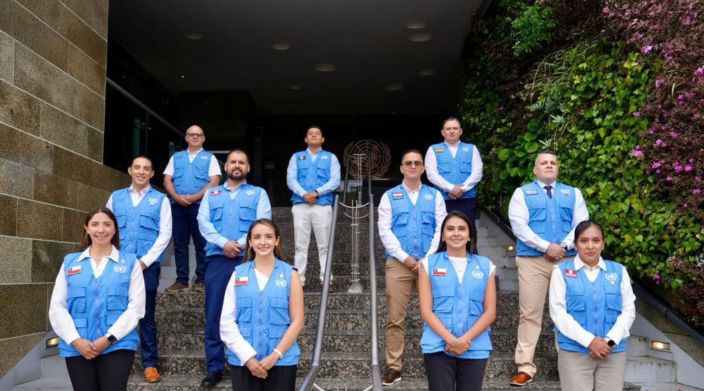 OFICIALES DE LAS FF.AA. SON CONDECORADAS POR SU LABOR EN MISIÓN DE PAZ EN COLOMBIA