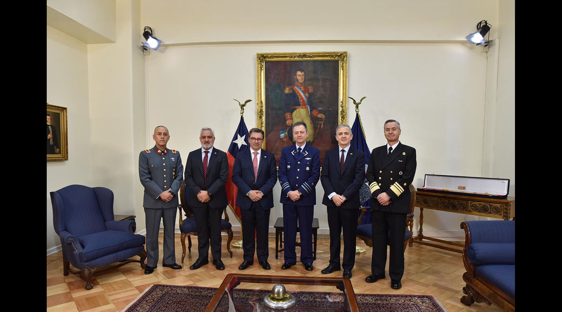 ESTADO MAYOR CONJUNTO SALUDA AL MINISTRO DE DEFENSA NACIONAL EN EL ANIVERSARIO 207 DEL MINISTERIO