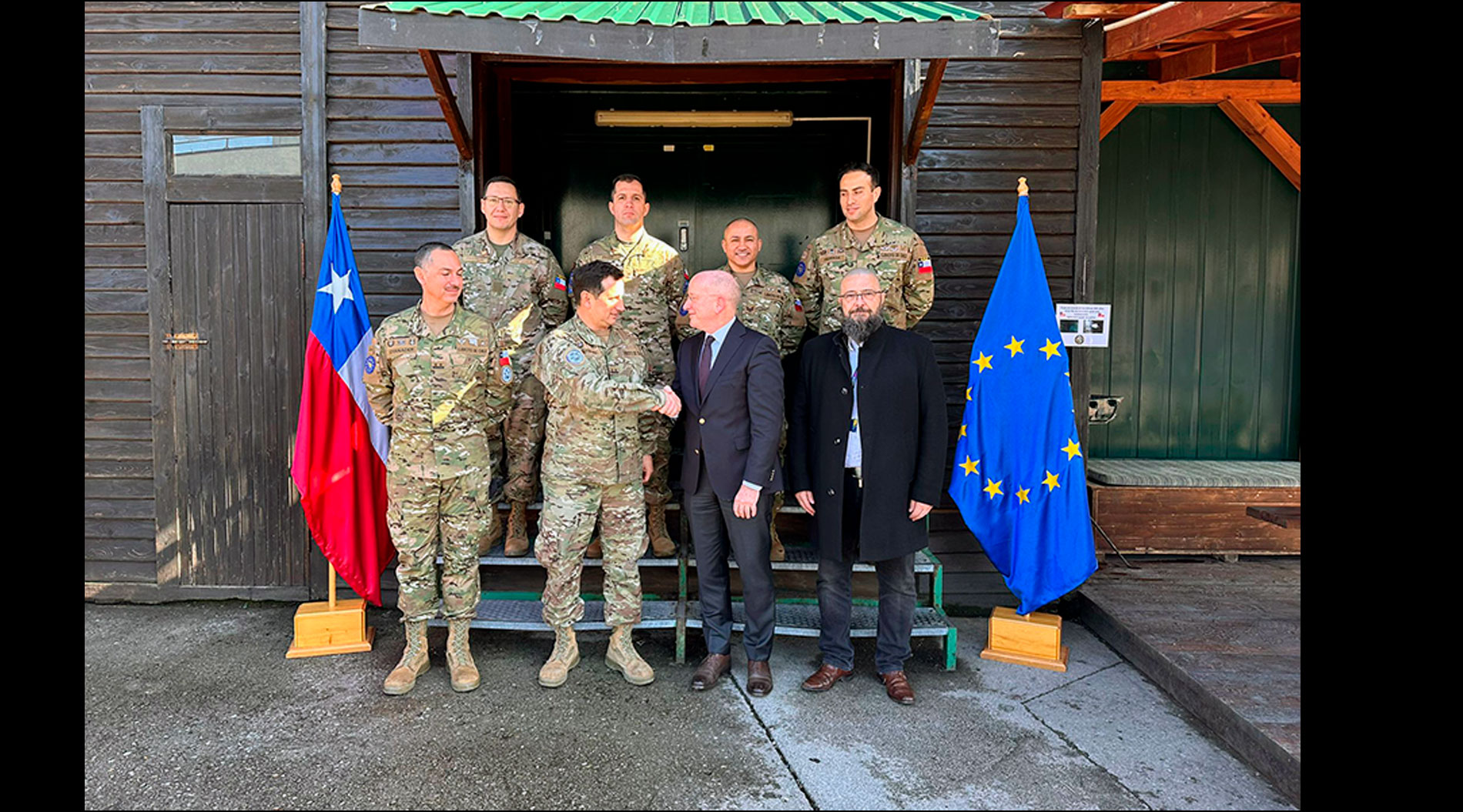 CONTINGENTE CHILENO RECIBE VISITA DEL ASESOR POLÍTICO DEL ALTO REPRESENTANTE PARA EL PAÍS BALCÁNICO