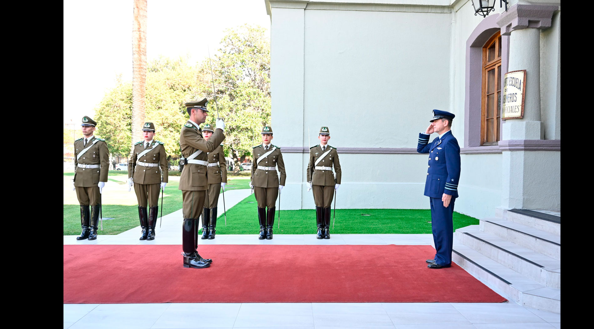 JEFE DEL EMCO REALIZA SALUDO PROTOCOLAR A DIRECTOR GENERAL DE CARABINEROS POR ANIVERSARIO DE LA INSTITUCIÓN