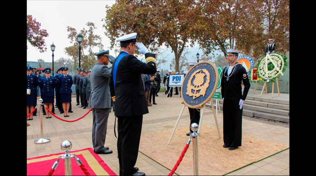 HOMENAJE A LAS GLORIAS NAVALES EN EL CASCO HISTÓRICO DE SANTIAGO