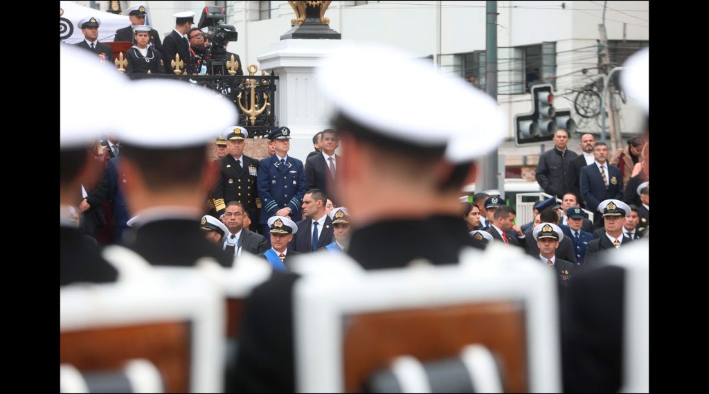 JEFE DEL EMCO ASISTE A DESFILE EN HONOR A LAS GLORIAS NAVALES EN VALPARAÍSO